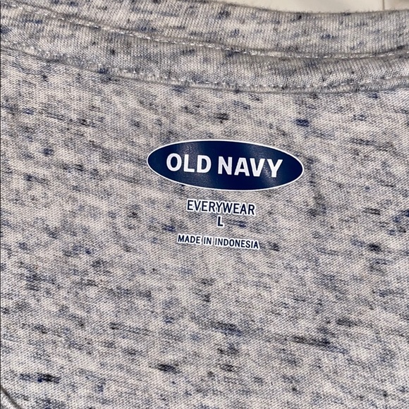 Old Navy v neck t shirt - Picture 3 of 3